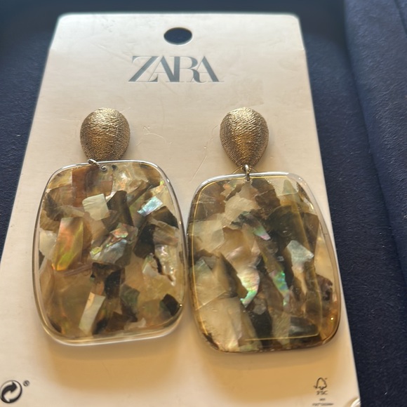 NWT Zara Long earrings in mixed media material in lovely metallic colours ! - Picture 3 of 7